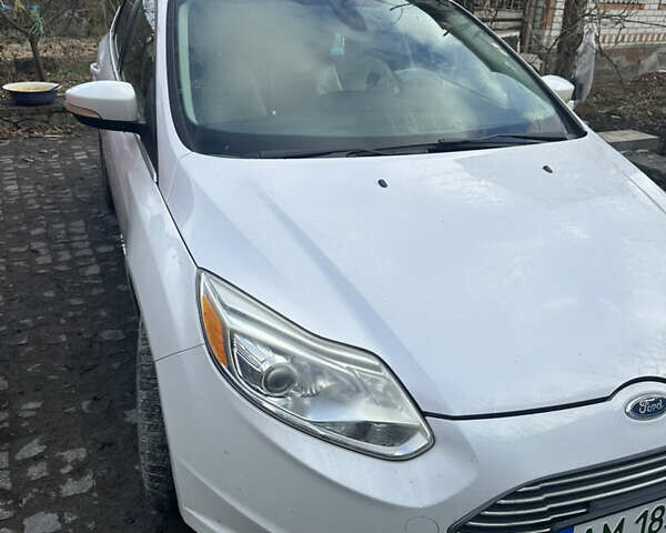 Белый Форд Фокус, объемом двигателя 0 л и пробегом 146 тыс. км за 8300 $, фото 7 на Automoto.ua
