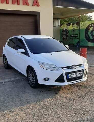 Белый Форд Фокус, объемом двигателя 1.6 л и пробегом 363 тыс. км за 8000 $, фото 5 на Automoto.ua