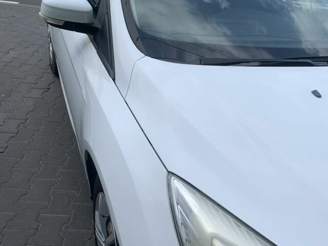 Белый Форд Фокус, объемом двигателя 1.6 л и пробегом 280 тыс. км за 4800 $, фото 11 на Automoto.ua