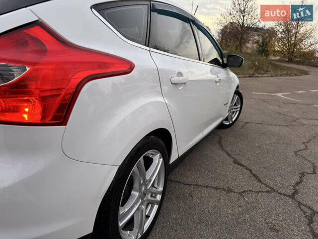 Белый Форд Фокус, объемом двигателя 0 л и пробегом 138 тыс. км за 7999 $, фото 6 на Automoto.ua