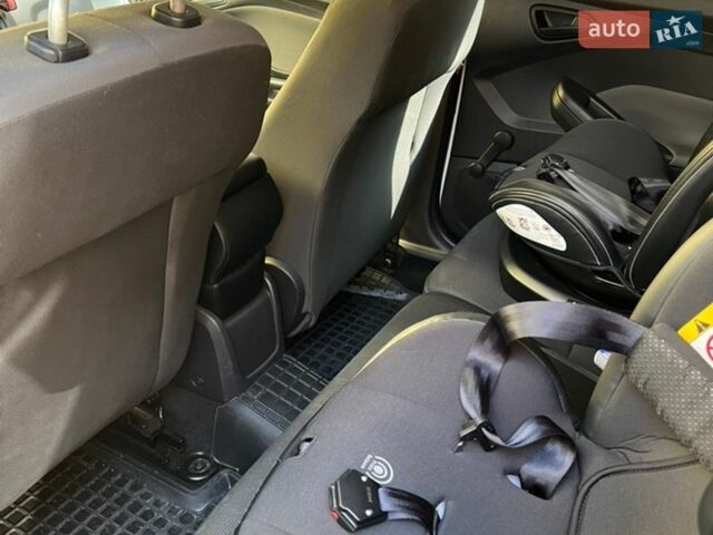 Белый Форд Фокус, объемом двигателя 1.6 л и пробегом 133 тыс. км за 8000 $, фото 6 на Automoto.ua