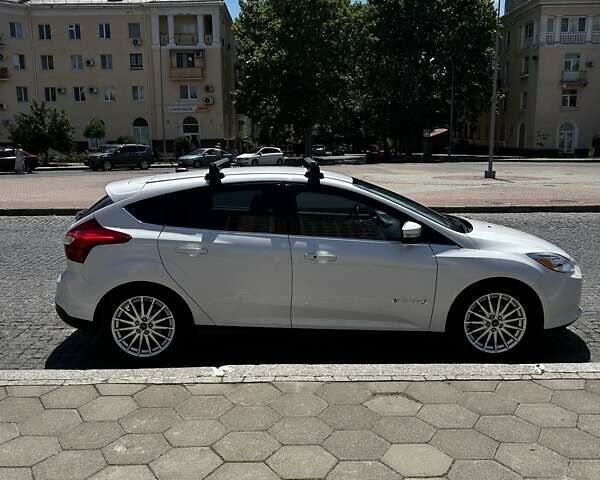 Білий Форд Фокус, об'ємом двигуна 0 л та пробігом 130 тис. км за 9000 $, фото 5 на Automoto.ua