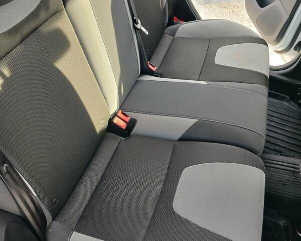 Білий Форд Фокус, об'ємом двигуна 1.6 л та пробігом 96 тис. км за 8300 $, фото 13 на Automoto.ua