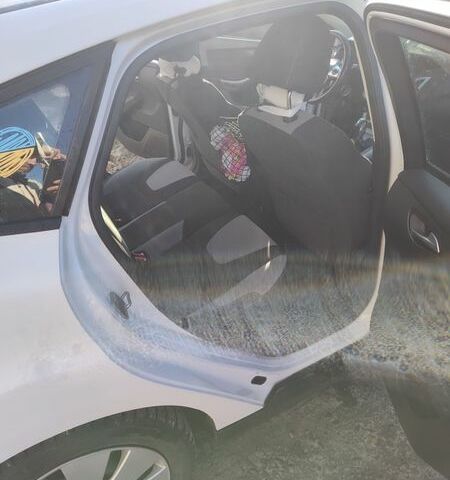 Білий Форд Фокус, об'ємом двигуна 2 л та пробігом 303 тис. км за 6700 $, фото 17 на Automoto.ua