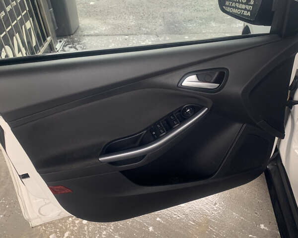 Білий Форд Фокус, об'ємом двигуна 2 л та пробігом 277 тис. км за 7999 $, фото 10 на Automoto.ua