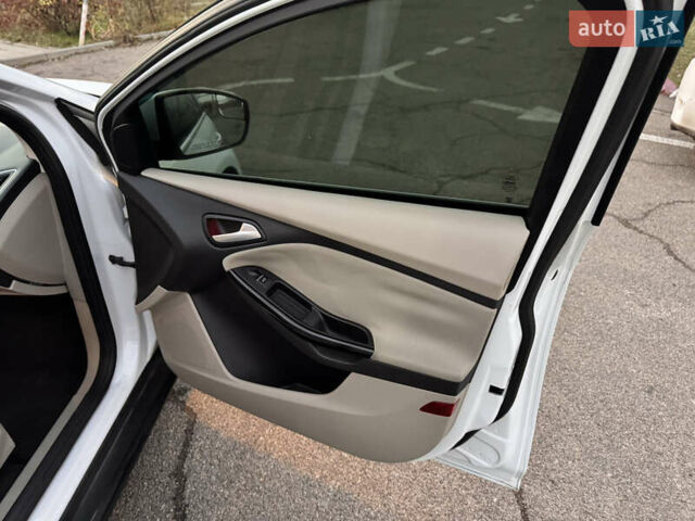 Белый Форд Фокус, объемом двигателя 0 л и пробегом 138 тыс. км за 7999 $, фото 24 на Automoto.ua