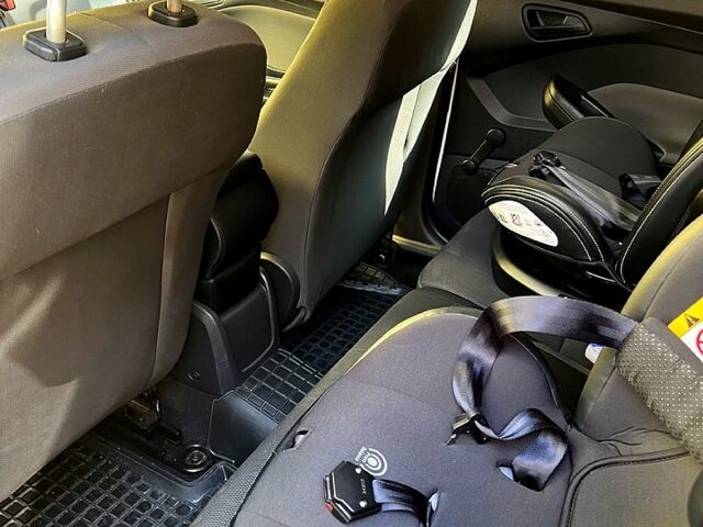 Білий Форд Фокус, об'ємом двигуна 1.6 л та пробігом 133 тис. км за 8000 $, фото 6 на Automoto.ua