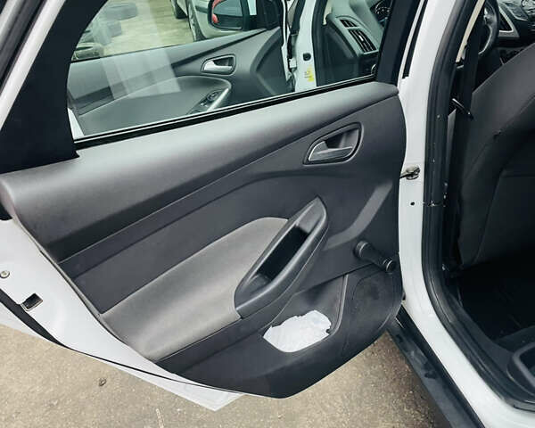 Белый Форд Фокус, объемом двигателя 1.6 л и пробегом 288 тыс. км за 5200 $, фото 21 на Automoto.ua