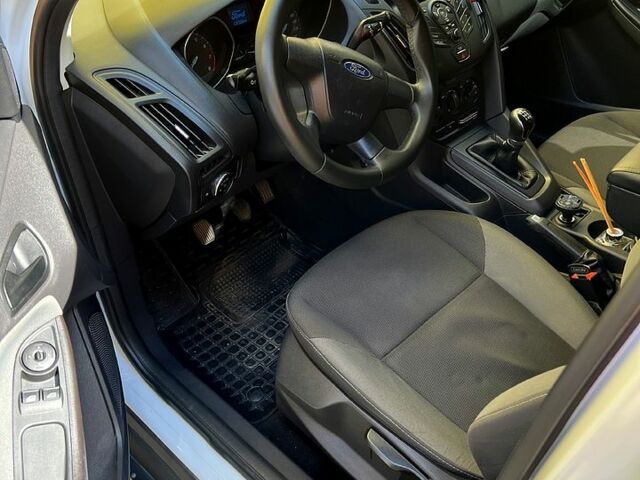 Білий Форд Фокус, об'ємом двигуна 1.6 л та пробігом 133 тис. км за 8000 $, фото 4 на Automoto.ua