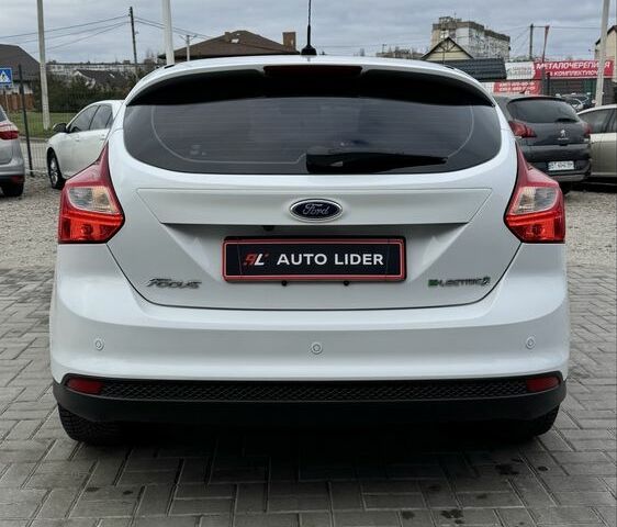 Білий Форд Фокус, об'ємом двигуна 0 л та пробігом 146 тис. км за 7999 $, фото 4 на Automoto.ua