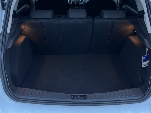 Белый Форд Фокус, объемом двигателя 1.6 л и пробегом 280 тыс. км за 5999 $, фото 9 на Automoto.ua