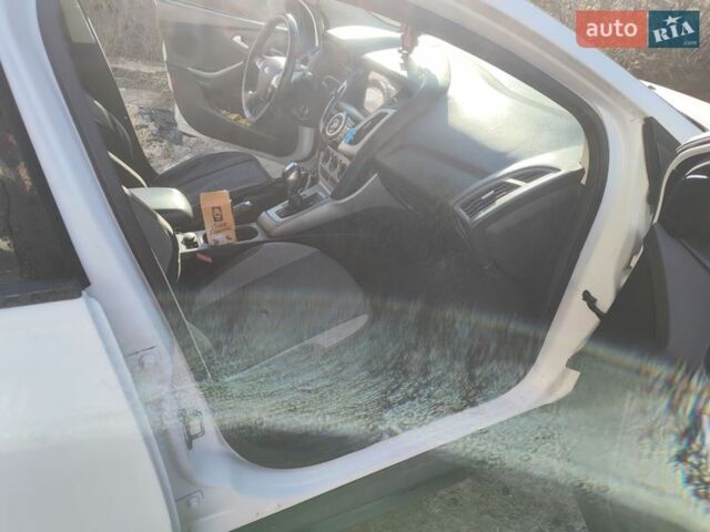 Білий Форд Фокус, об'ємом двигуна 2 л та пробігом 303 тис. км за 6700 $, фото 14 на Automoto.ua