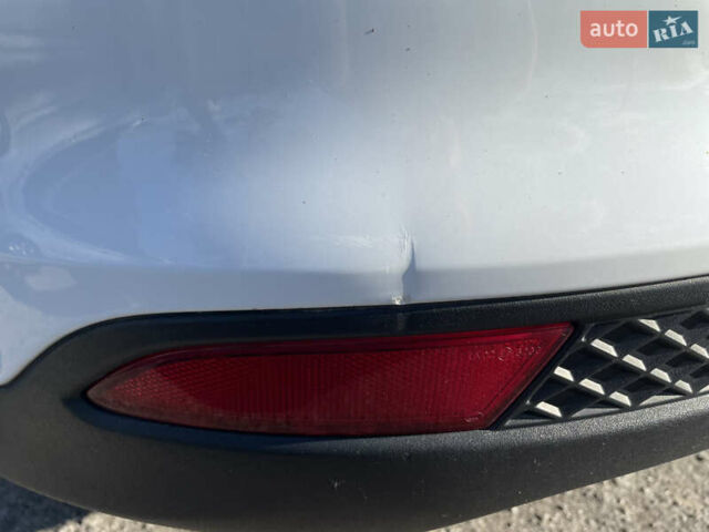 Белый Форд Фокус, объемом двигателя 1.6 л и пробегом 135 тыс. км за 7900 $, фото 13 на Automoto.ua