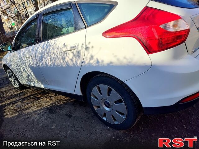 Белый Форд Фокус, объемом двигателя 2 л и пробегом 300 тыс. км за 6700 $, фото 2 на Automoto.ua