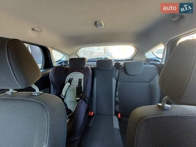 Белый Форд Фокус, объемом двигателя 1.6 л и пробегом 207 тыс. км за 7200 $, фото 6 на Automoto.ua