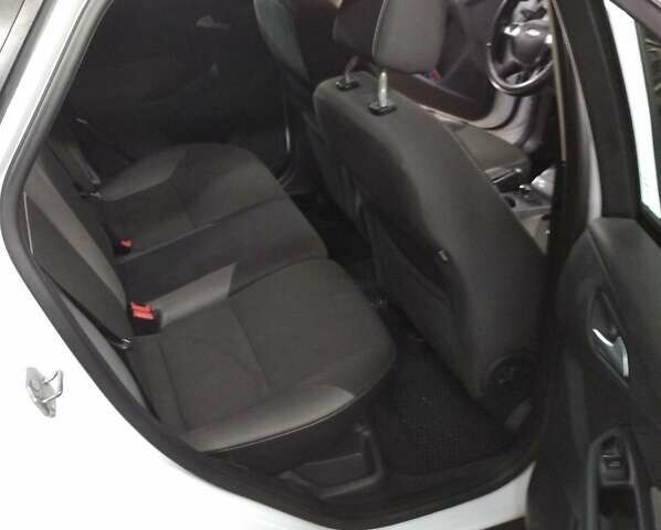 Білий Форд Фокус, об'ємом двигуна 2 л та пробігом 129 тис. км за 8100 $, фото 9 на Automoto.ua