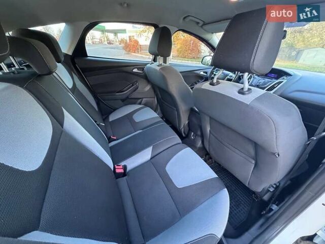 Белый Форд Фокус, объемом двигателя 1.6 л и пробегом 223 тыс. км за 7500 $, фото 11 на Automoto.ua
