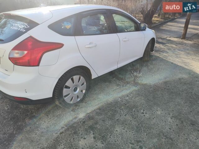 Белый Форд Фокус, объемом двигателя 2 л и пробегом 303 тыс. км за 6500 $, фото 1 на Automoto.ua