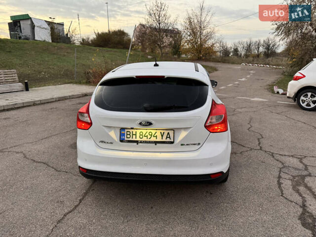 Белый Форд Фокус, объемом двигателя 0 л и пробегом 138 тыс. км за 7999 $, фото 4 на Automoto.ua