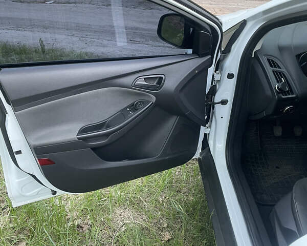 Білий Форд Фокус, об'ємом двигуна 1.6 л та пробігом 192 тис. км за 7900 $, фото 11 на Automoto.ua