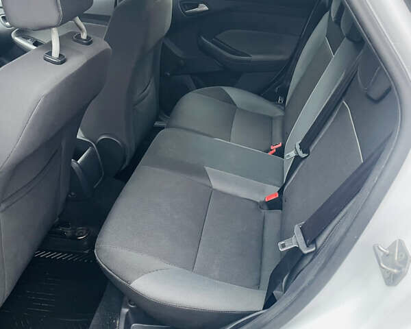 Белый Форд Фокус, объемом двигателя 1.6 л и пробегом 288 тыс. км за 5200 $, фото 22 на Automoto.ua