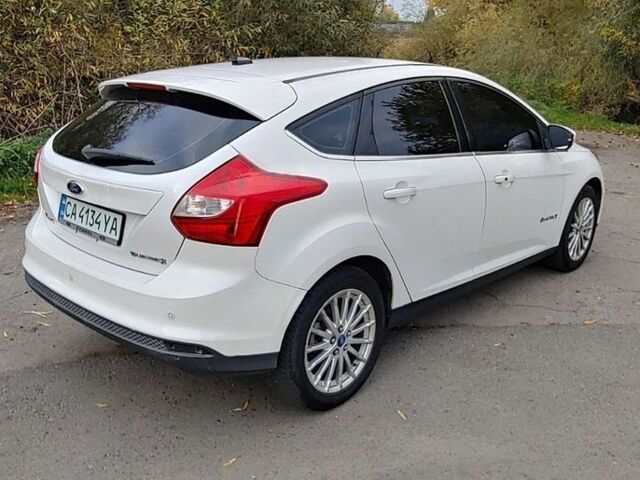 Белый Форд Фокус, объемом двигателя 0 л и пробегом 150 тыс. км за 5399 $, фото 3 на Automoto.ua