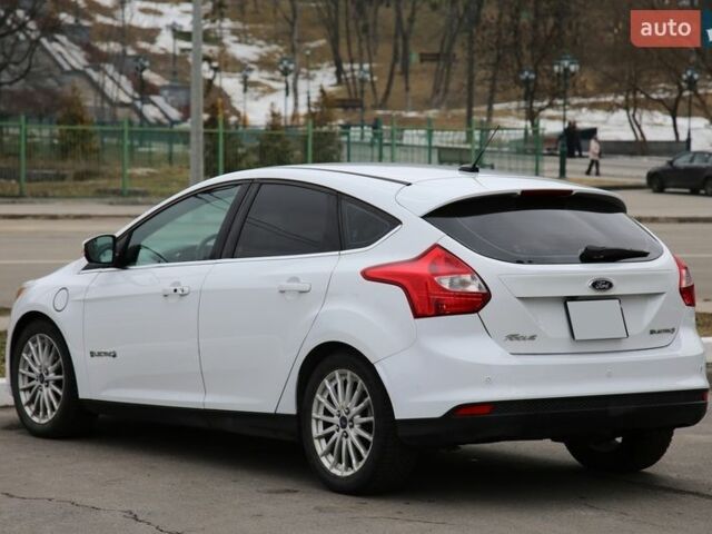 Білий Форд Фокус, об'ємом двигуна 0 л та пробігом 153 тис. км за 6600 $, фото 3 на Automoto.ua