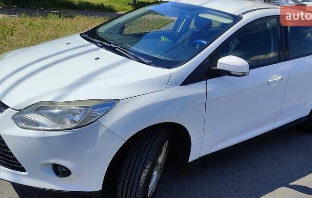 Белый Форд Фокус, объемом двигателя 1.6 л и пробегом 560 тыс. км за 5500 $, фото 2 на Automoto.ua