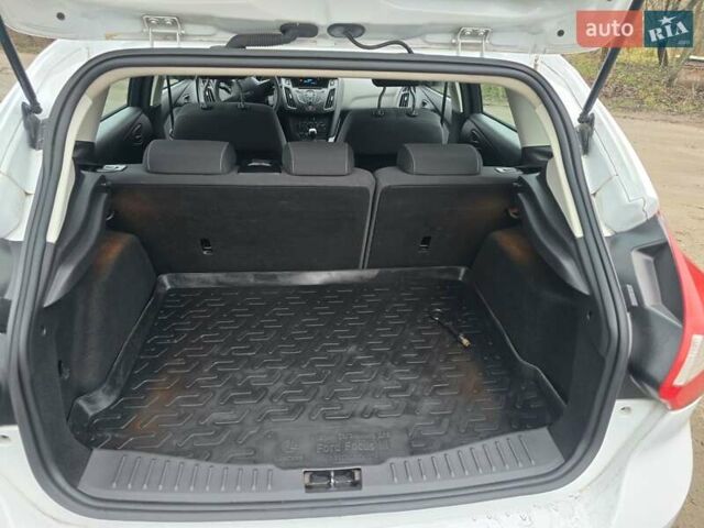 Белый Форд Фокус, объемом двигателя 1.6 л и пробегом 160 тыс. км за 6500 $, фото 5 на Automoto.ua