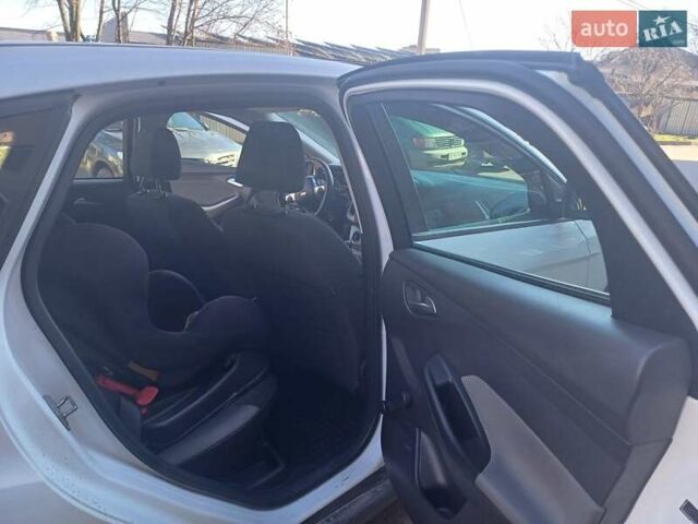 Белый Форд Фокус, объемом двигателя 1.6 л и пробегом 207 тыс. км за 7200 $, фото 10 на Automoto.ua