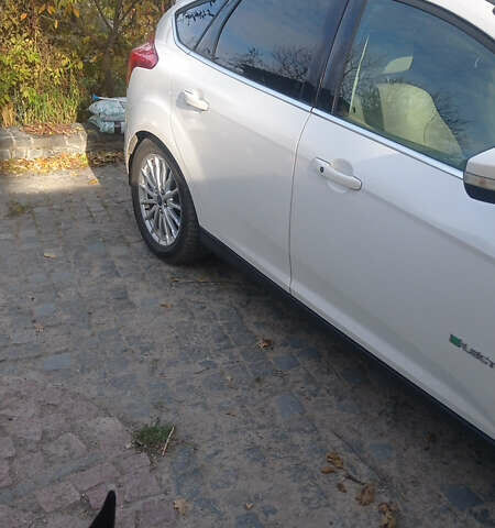 Белый Форд Фокус, объемом двигателя 0 л и пробегом 146 тыс. км за 8300 $, фото 2 на Automoto.ua