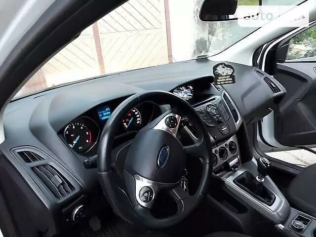 Білий Форд Фокус, об'ємом двигуна 1.6 л та пробігом 239 тис. км за 7500 $, фото 8 на Automoto.ua