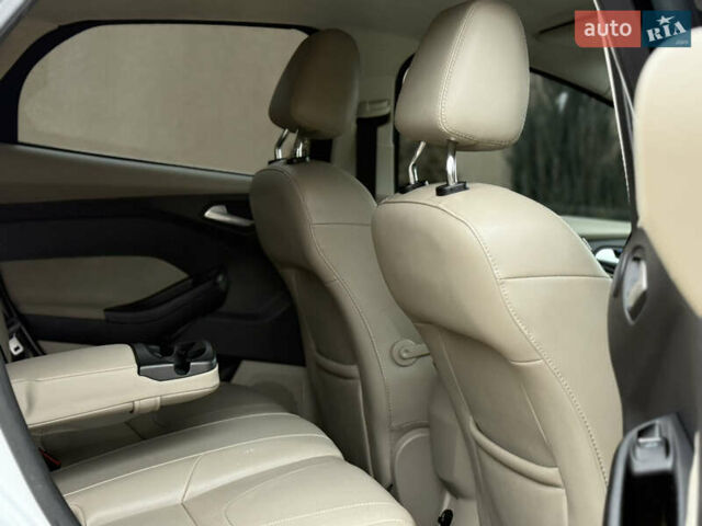 Білий Форд Фокус, об'ємом двигуна 2 л та пробігом 237 тис. км за 6900 $, фото 15 на Automoto.ua