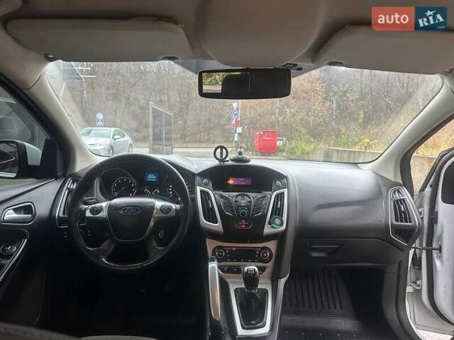 Белый Форд Фокус, объемом двигателя 1.6 л и пробегом 275 тыс. км за 6500 $, фото 3 на Automoto.ua