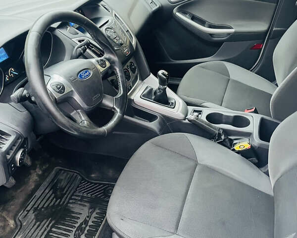 Белый Форд Фокус, объемом двигателя 1.6 л и пробегом 288 тыс. км за 5200 $, фото 12 на Automoto.ua