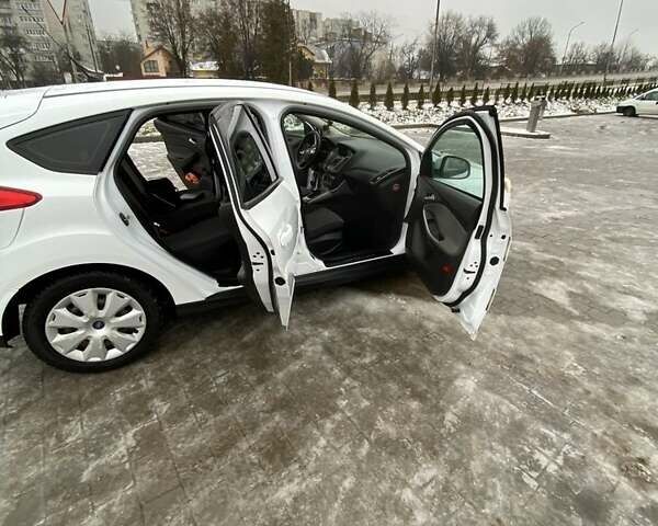 Белый Форд Фокус, объемом двигателя 1.6 л и пробегом 280 тыс. км за 7800 $, фото 3 на Automoto.ua