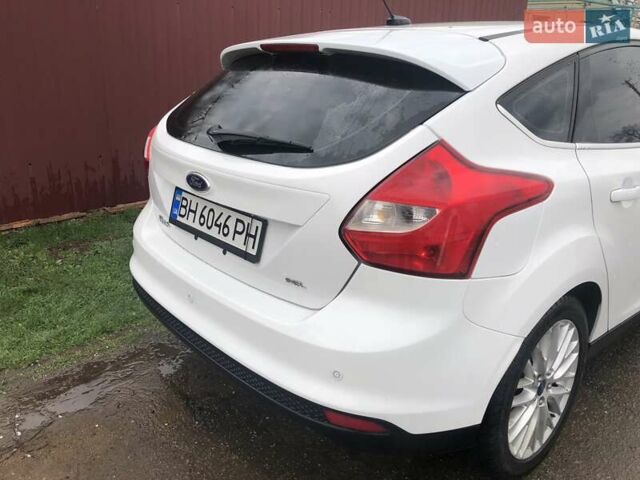 Белый Форд Фокус, объемом двигателя 2 л и пробегом 237 тыс. км за 7500 $, фото 2 на Automoto.ua