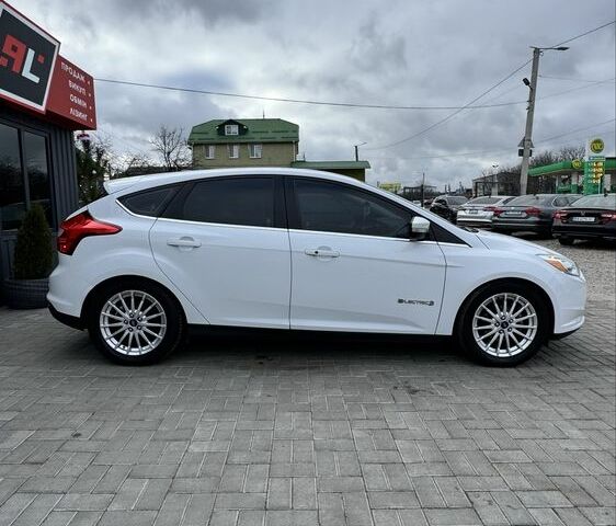 Белый Форд Фокус, объемом двигателя 0 л и пробегом 146 тыс. км за 7999 $, фото 2 на Automoto.ua