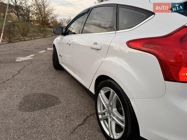 Белый Форд Фокус, объемом двигателя 0 л и пробегом 138 тыс. км за 7999 $, фото 5 на Automoto.ua