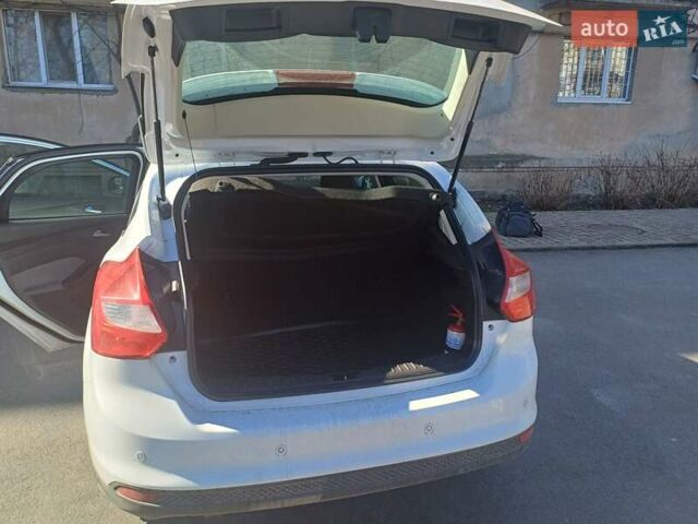 Белый Форд Фокус, объемом двигателя 1.6 л и пробегом 207 тыс. км за 7200 $, фото 14 на Automoto.ua
