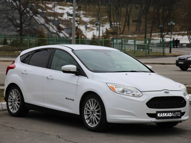 Білий Форд Фокус, об'ємом двигуна 0 л та пробігом 153 тис. км за 6600 $, фото 2 на Automoto.ua