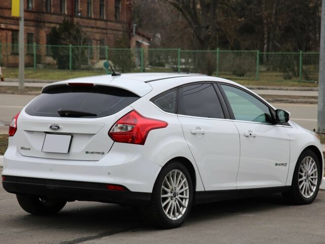 Білий Форд Фокус, об'ємом двигуна 0 л та пробігом 153 тис. км за 6600 $, фото 5 на Automoto.ua