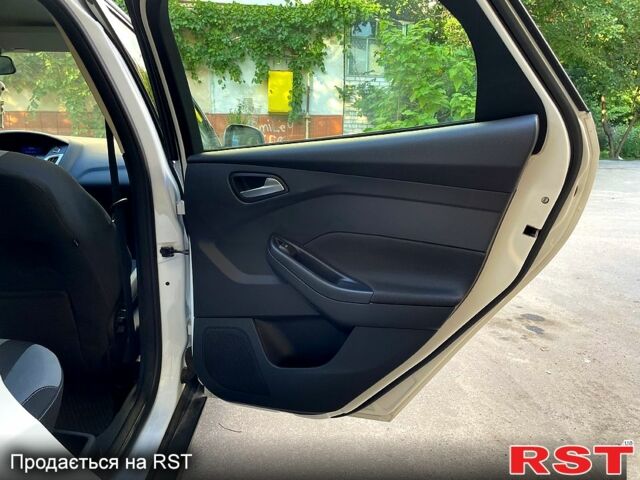 Белый Форд Фокус, объемом двигателя 1.6 л и пробегом 214 тыс. км за 7700 $, фото 10 на Automoto.ua