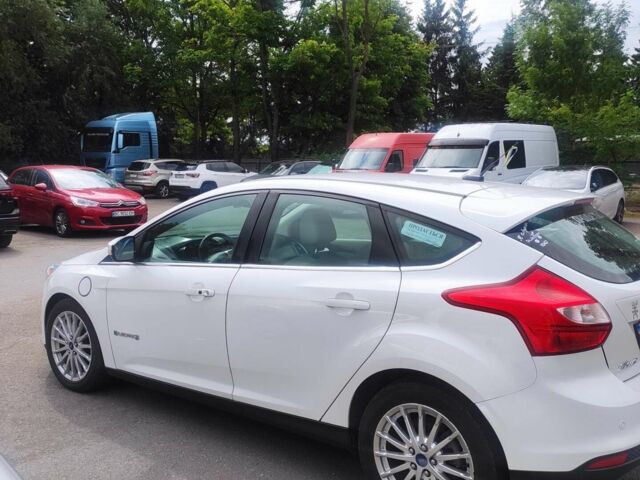 Белый Форд Фокус, объемом двигателя 0 л и пробегом 180 тыс. км за 5800 $, фото 17 на Automoto.ua