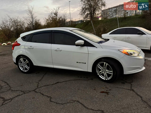 Белый Форд Фокус, объемом двигателя 0 л и пробегом 138 тыс. км за 7999 $, фото 40 на Automoto.ua