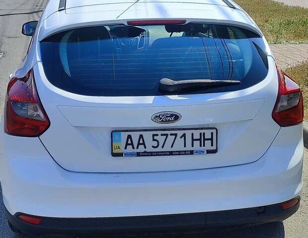 Белый Форд Фокус, объемом двигателя 1.6 л и пробегом 560 тыс. км за 5500 $, фото 3 на Automoto.ua
