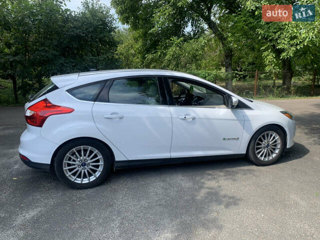 Белый Форд Фокус, объемом двигателя 0 л и пробегом 136 тыс. км за 5200 $, фото 2 на Automoto.ua