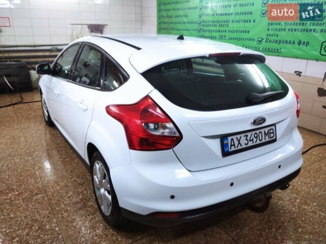 Белый Форд Фокус, объемом двигателя 2 л и пробегом 130 тыс. км за 8100 $, фото 12 на Automoto.ua