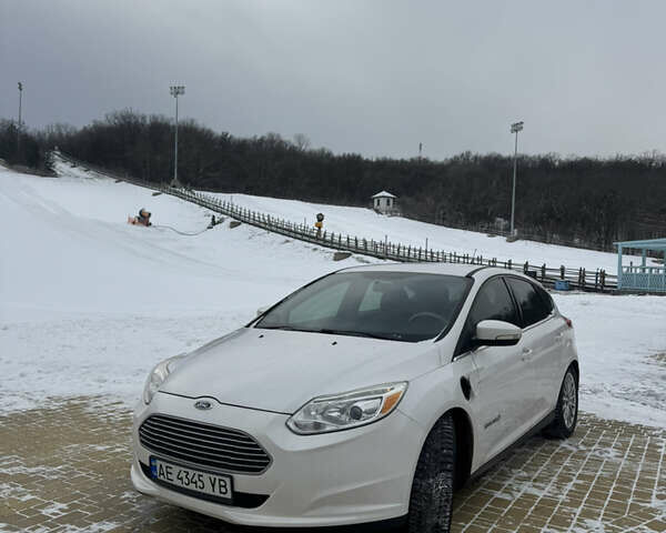 Білий Форд Фокус, об'ємом двигуна 0 л та пробігом 107 тис. км за 8000 $, фото 1 на Automoto.ua