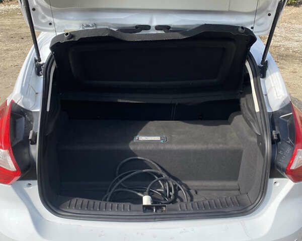 Белый Форд Фокус, объемом двигателя 0 л и пробегом 115 тыс. км за 7200 $, фото 8 на Automoto.ua